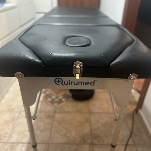Quirumed Portable Physiotherapy Bed like new with case