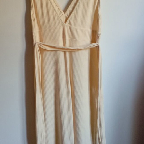Midi dress cotton beige Bershka like new with belt and horn buttons