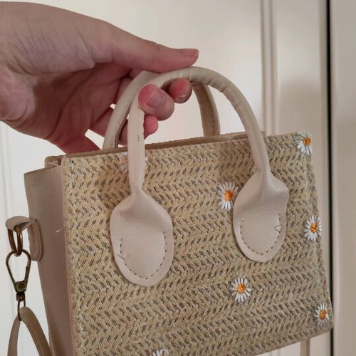 Shoulder bag with daisies like new