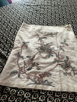 Linen skirt with embroidery, M/L, white