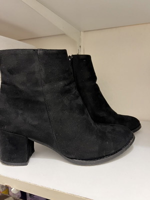Ankle boots with chunky heel, velvet fabric, like new