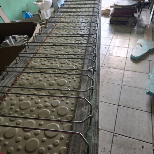 Raga bar glass holder 2.5m with 25 bases for about 120 glasses like new