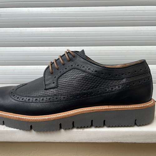 Oxford shoe black new size 42 with Vibram sole