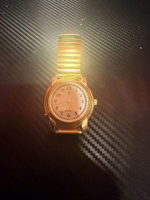 Women's watch used, battery needed