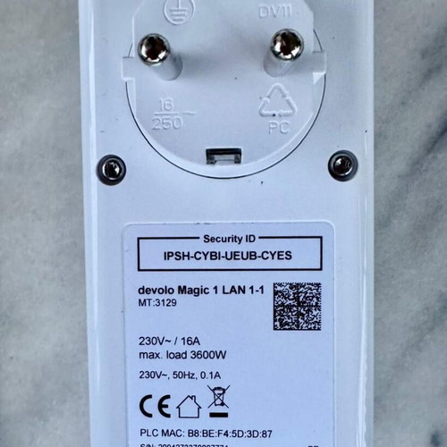 Mesh Wi-Fi and Powerline Network Equipment Pack like new, 11 devices