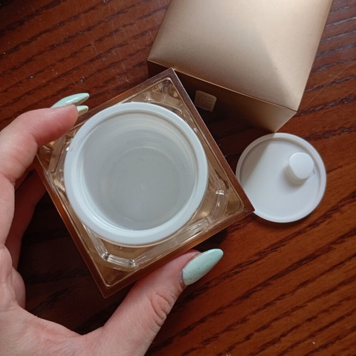 La vie en Rose empty cream containers set of 3 like new