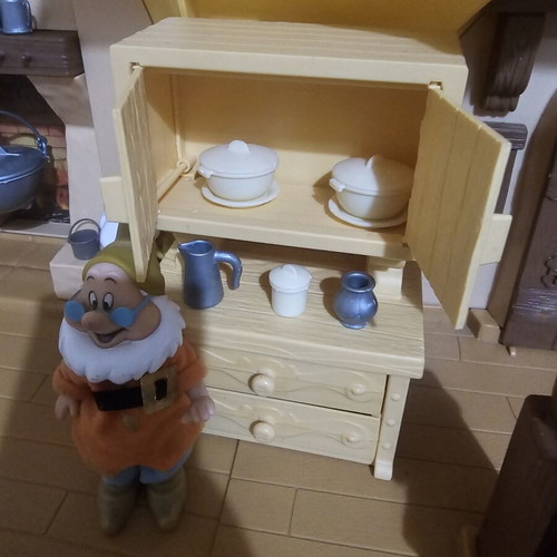 Vintage Snow White & The Seven Dwarfs Playset used, Disney 90s