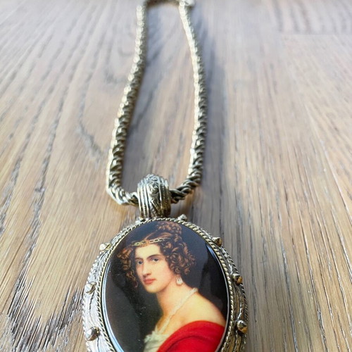 Vintage pendant new with portrait, multicolored, gold-colored