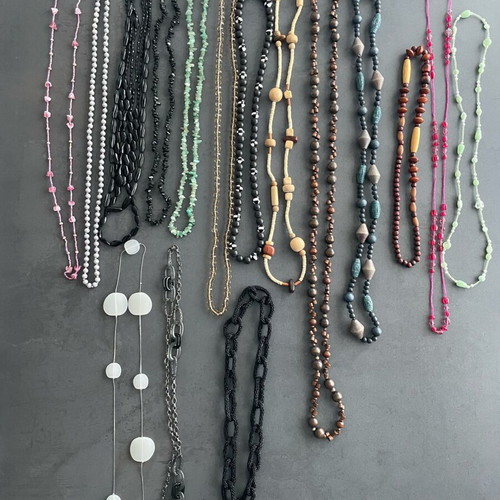 Necklaces set of 16 in various lengths and colors like new