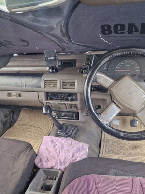 Isuzu Pick up μεταχειρισμένο πετρελαιοκίνητο SUV με μικρές ζημιές