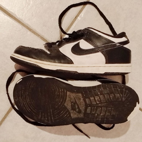Nike athletic shoes size 34 used, black and white