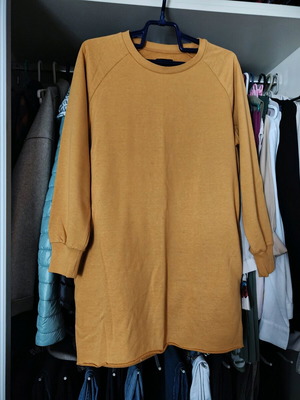 Sweatshirt dress mustard like new, comfortable with pockets