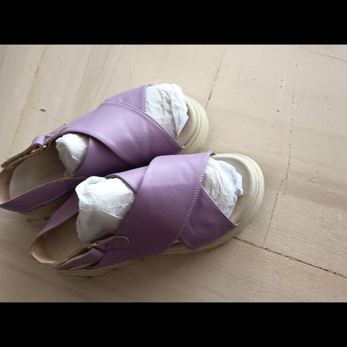 Lilac leather sandals with buckle, size 38
