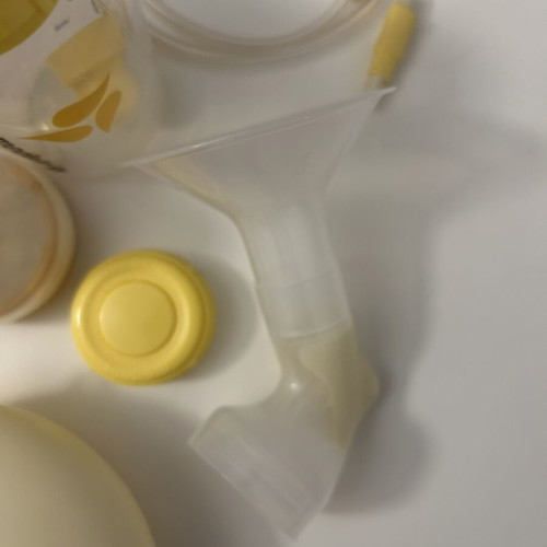 Medela Swing breast pump lightly used, electric and battery