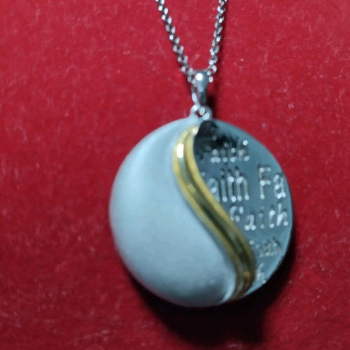 Galerie Tsangarakis pendant like new, silver with platinum