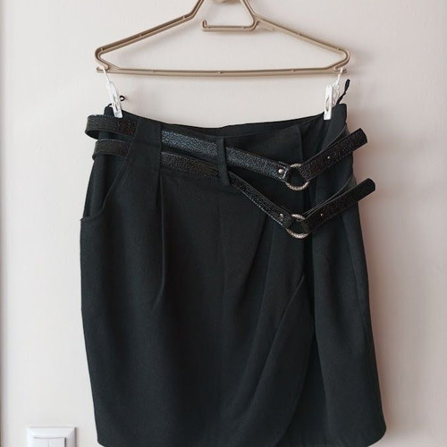 Gray skirt with double belt and tulip design with gift blouse like new