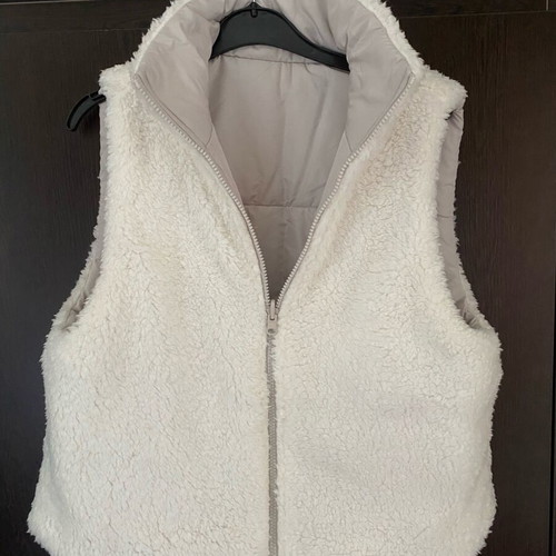 No Boundaries Reversible Sleeveless Vest new, size medium