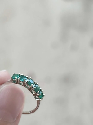 Ring with emeralds in white gold 750, like new