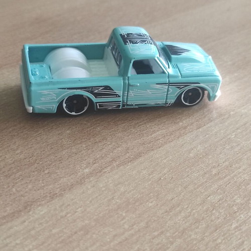 Hot Wheels '67 Chevy C10 like new