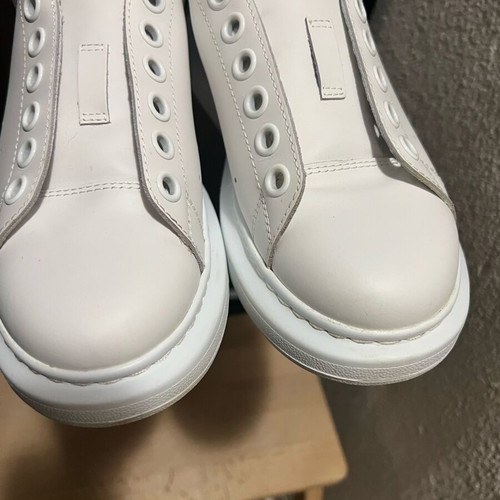 Alexander McQueen Oversized Sneakers like new, size 38, white with metallic detail