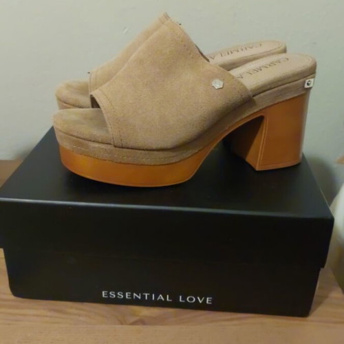 Carmela Footwear σουέτ πλατφόρμες μπεζ καινούργιες, μέγεθος 39