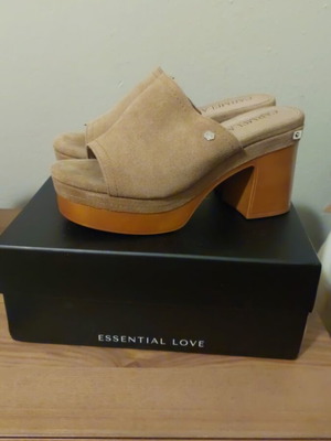 Carmela Footwear σουέτ πλατφόρμες μπεζ καινούργιες, μέγεθος 39