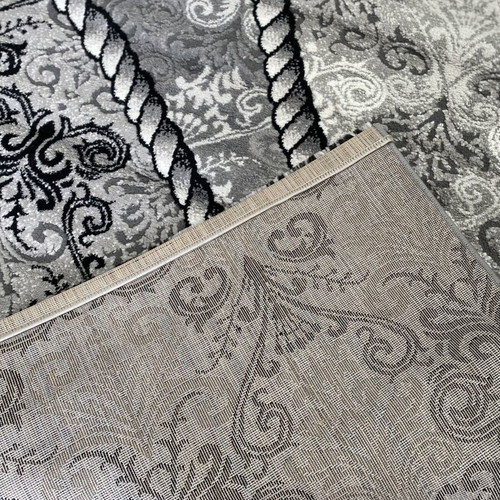 Large black and white rug like new, 2.30x1.90 m