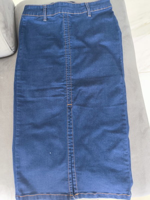 Midi skirt with front slit, like new, size XS, blue