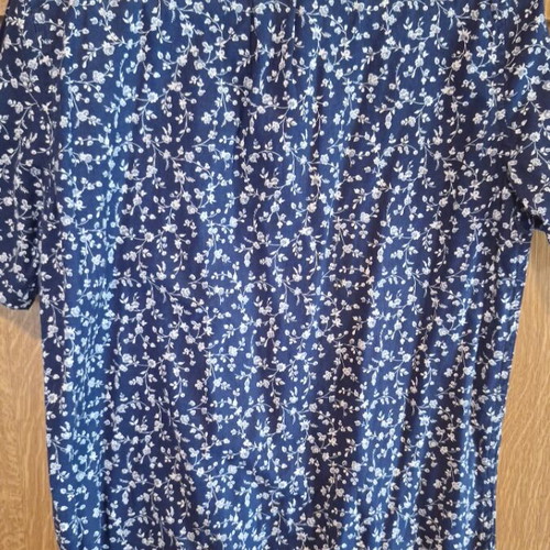 GAP kids shirt blue with flowers like new