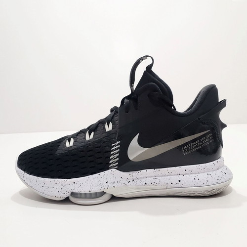 Nike Lebron Witness 5 V sneakers like new, size 42