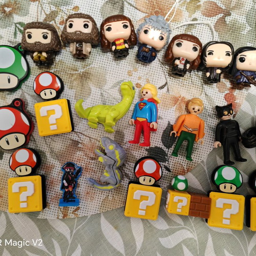 Kinder figures set