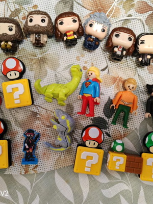 Kinder figures set