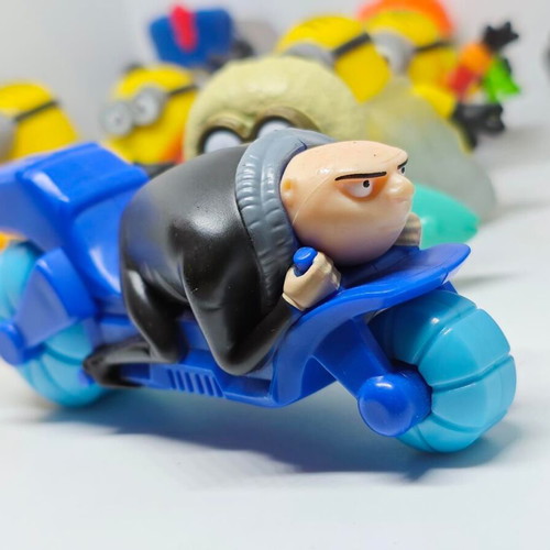 Despicable Me & Minions McDonald's collectible set like new, 13 pieces