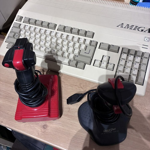 Amiga 500 complete system with Commodore 1084s monitor and accessories