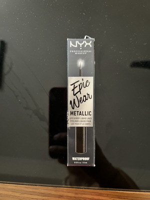 NYX Epic Wear μεταλλικό αδιάβροχο υγρό eyeliner