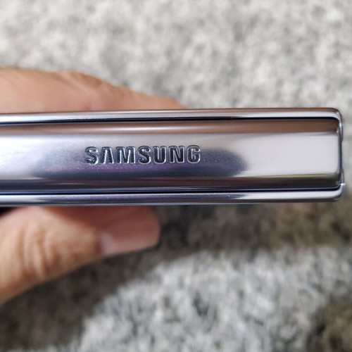 Samsung Z Flip 4 used, white, 128GB, Android, 20+ MP camera