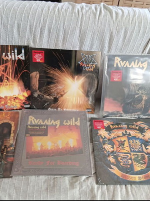 Vinyl records like new, metal genre