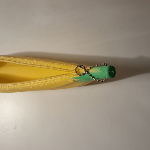 Banana-shaped silicone pencil case wallet and pouch new, 20 cm