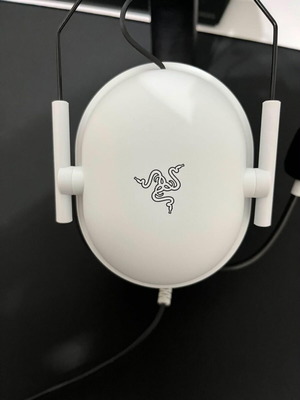 Razer BlackShark V2 X headphones like new, surround audio, wired