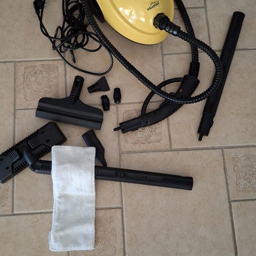 Montiss steam cleaner, like new