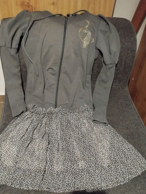 Skirt and jacket set in excellent condition