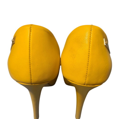 Fratelli Petridi yellow pumps like new size 37 with free denim skirt