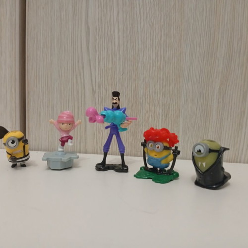 Kinder Surprise Joy Despicable Me Minions figures set used