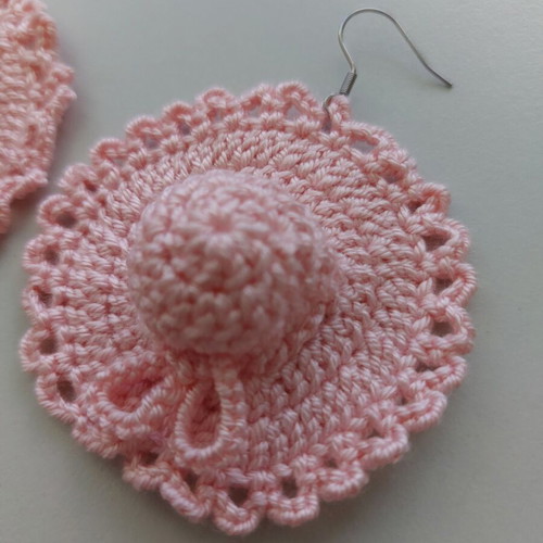 Handmade crochet earrings in pink, like new, hat shape