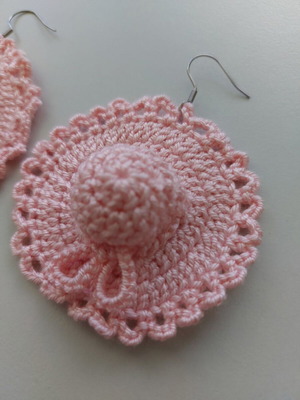 Handmade crochet earrings in pink, like new, hat shape