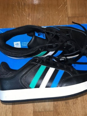 adidas varial j 36