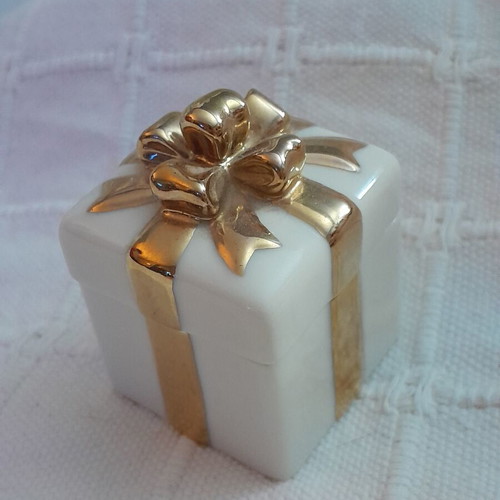 Porcelain box Lenox used