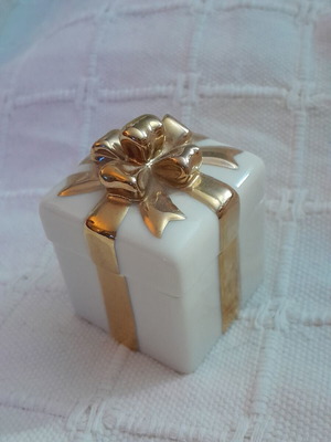 Porcelain box Lenox used
