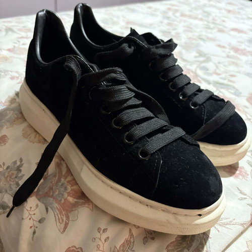 Alexander McQueen black suede sneakers like new, size 40
