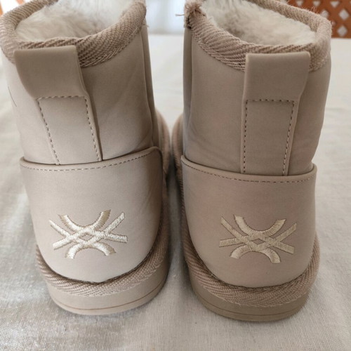 Benetton girls boots beige size 34 like new
